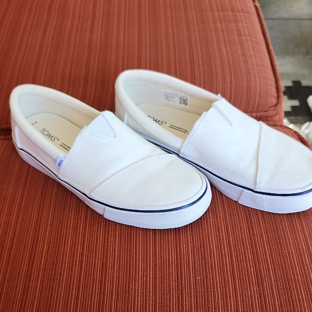TOMS LadiesWhite Canvas Slip-On Sneakers